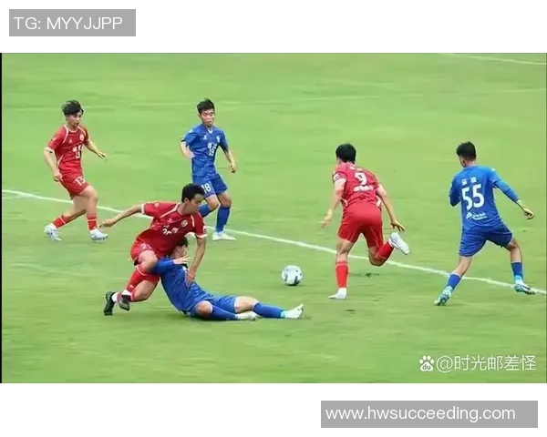 足球球星因违规遭遇扣钱风波引发球迷广泛热议关注