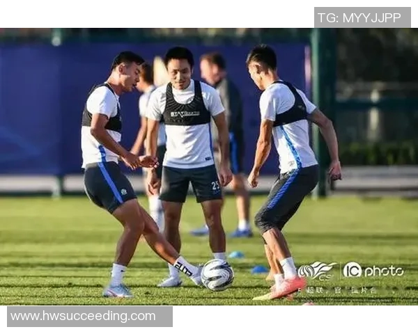 足球球星赛前按摩揭秘：如何通过专业护理提升竞技状态与发挥最佳水平